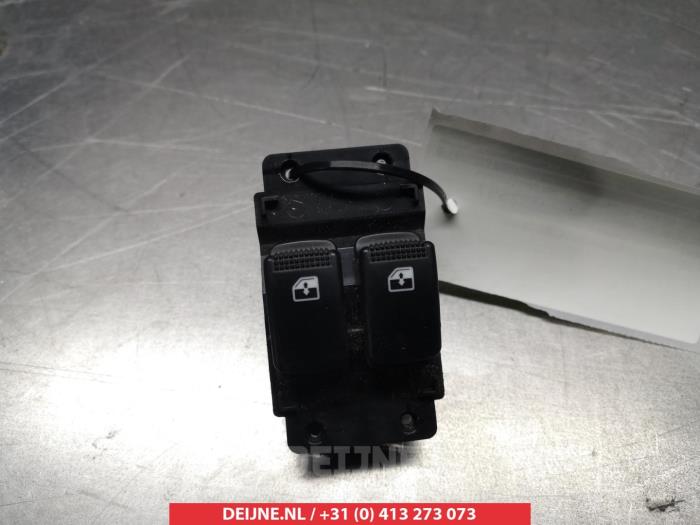 Używane Przelacznik combi okienny Hyundai i10 (F5) 1.0i 12V Cena € 25,00 Procedura marży oferowane przez V.Deijne Jap.Auto-onderdelen BV