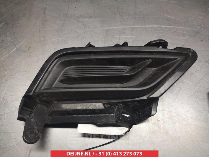 Bumper grille from a Nissan Micra (K14) 0.9 IG-T 12V 2018