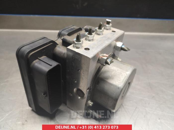 Begagnade ABS-pump Mitsubishi Space Star (A0) 1.0 12V Pris € 100,00 Marginaltabell erbjuds av V.Deijne Jap.Auto-onderdelen BV