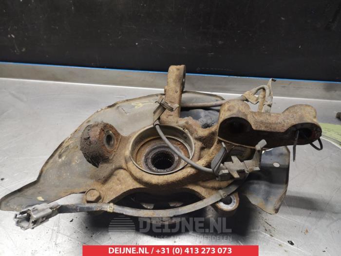 Knuckle, front left from a Lexus RX (L2) 400h V6 24V VVT-i 4x4 2006
