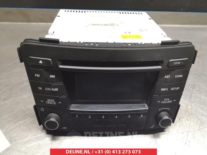 Używane Radio Hyundai i40 CW (VFC) Cena € 50,00 Procedura marży oferowane przez V.Deijne Jap.Auto-onderdelen BV