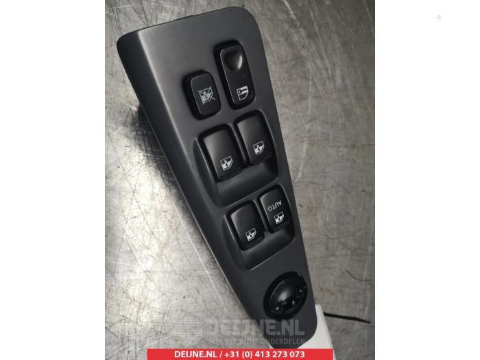Usados Interruptor combinado de ventanillas Kia Cerato 1.5 CRDi 16V Precio € 35,00 Norma de margen ofrecido por V.Deijne Jap.Auto-onderdelen BV