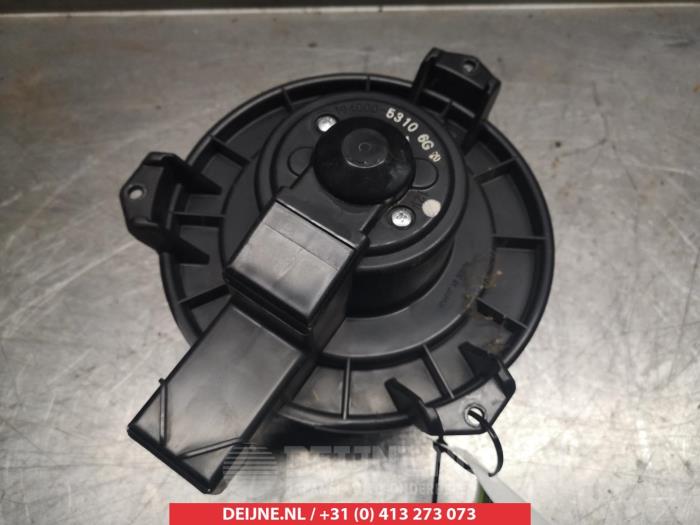 Heating and ventilation fan motor from a Toyota Land Cruiser (J12) 3.0 D-4D 16V 2005