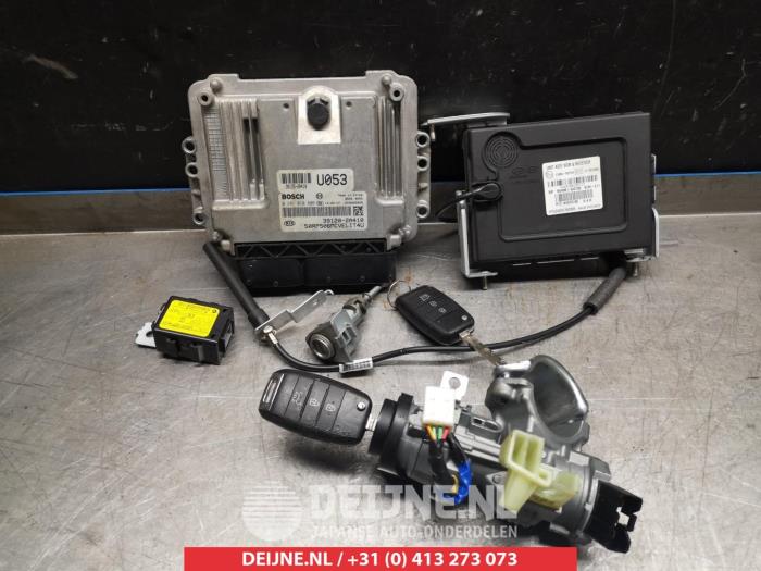 Used Engine management computer Kia Carens IV (RP) 1.7 CRDi 16V Price € 125,00 Margin scheme offered by V.Deijne Jap.Auto-onderdelen BV