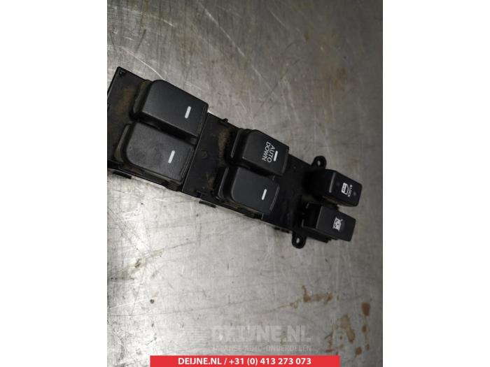 Usados Interruptor combinado de ventanillas Kia Soul I (AM) 1.6 CRDi 16V Precio € 50,00 Norma de margen ofrecido por V.Deijne Jap.Auto-onderdelen BV