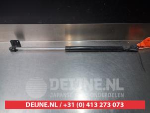 Used Rear gas strut, right Hyundai Terracan 2.9 CRDi 16V Price on request offered by V.Deijne Jap.Auto-onderdelen BV