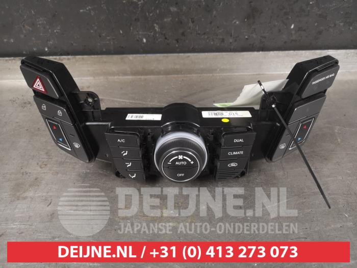 Panel de control de calefacción de un Hyundai i40 (VFA) 1.7 CRDi 16V 2012