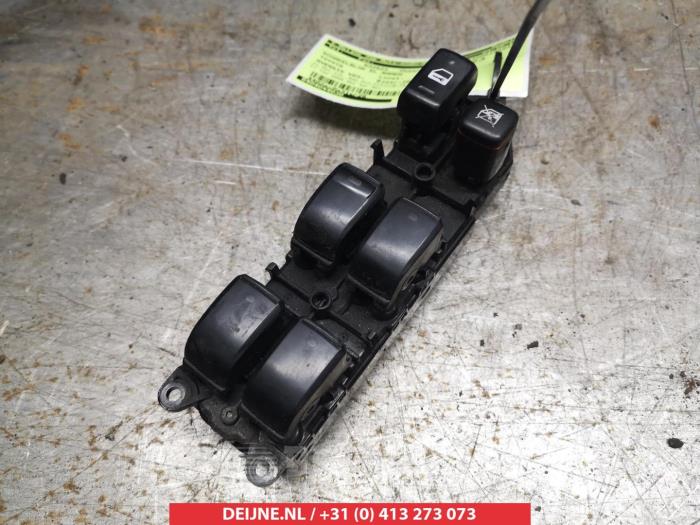 Używane Przelacznik combi okienny Toyota Avensis Verso (M20) 2.0 D-4D 16V Cena € 35,00 Procedura marży oferowane przez V.Deijne Jap.Auto-onderdelen BV
