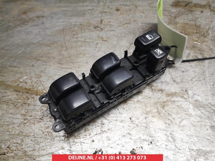 Używane Przelacznik combi okienny Toyota Avensis Verso (M20) 2.0 D-4D 16V Cena € 35,00 Procedura marży oferowane przez V.Deijne Jap.Auto-onderdelen BV