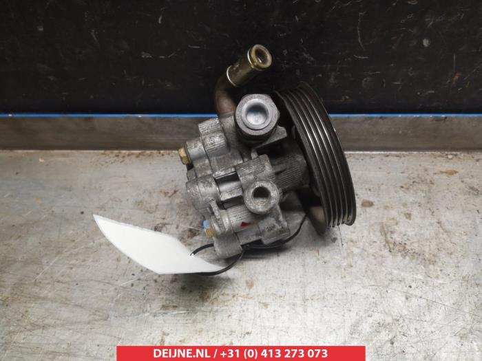 Usagé Pompe de direction Toyota Corolla Verso (E12) 2.0 D-4D 16V 90 Prix € 25,00 Règlement à la marge proposé par V.Deijne Jap.Auto-onderdelen BV