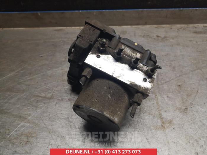 Begagnade ABS-pump Subaru Forester (SG) 2.0 16V X Pris € 75,00 Marginaltabell erbjuds av V.Deijne Jap.Auto-onderdelen BV