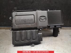Używane Obudowa filtra powietrza Mazda 2 (DE) 1.3 16V S-VT Cena € 30,00 Procedura marży oferowane przez V.Deijne Jap.Auto-onderdelen BV