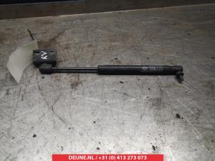 Used Bonnet gas strut, right Ssang Yong Rexton 2.7 Xdi RX/RJ 270 16V Price on request offered by V.Deijne Jap.Auto-onderdelen BV
