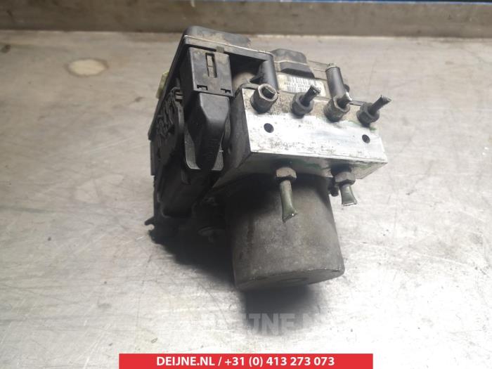 Begagnade ABS-pump Nissan Primera (P12) 2.0 16V Pris € 150,00 Marginaltabell erbjuds av V.Deijne Jap.Auto-onderdelen BV