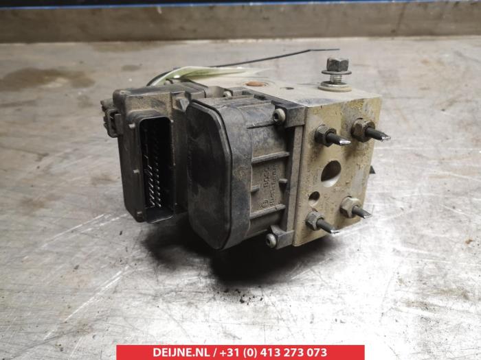 Usagé Pompe ABS Nissan Terrano II (R20/TR50) 3.0 Di 16V Prix € 25,00 Règlement à la marge proposé par V.Deijne Jap.Auto-onderdelen BV