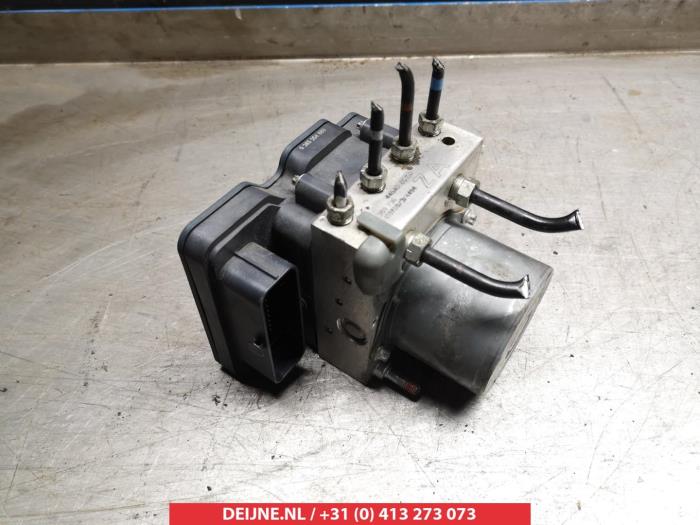 Begagnade ABS-pump Toyota Avensis Wagon (T27) 2.0 16V D-4D Pris € 100,00 Marginaltabell erbjuds av V.Deijne Jap.Auto-onderdelen BV