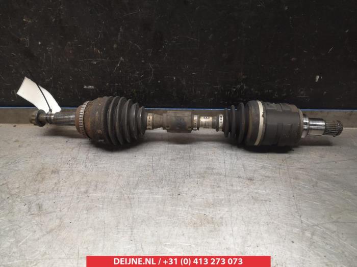 Gebrauchte Antriebswelle links vorne Toyota Corolla Verso (R10/11) 2.2 D-4D 16V Preis € 50,00 Margenregelung angeboten von V.Deijne Jap.Auto-onderdelen BV