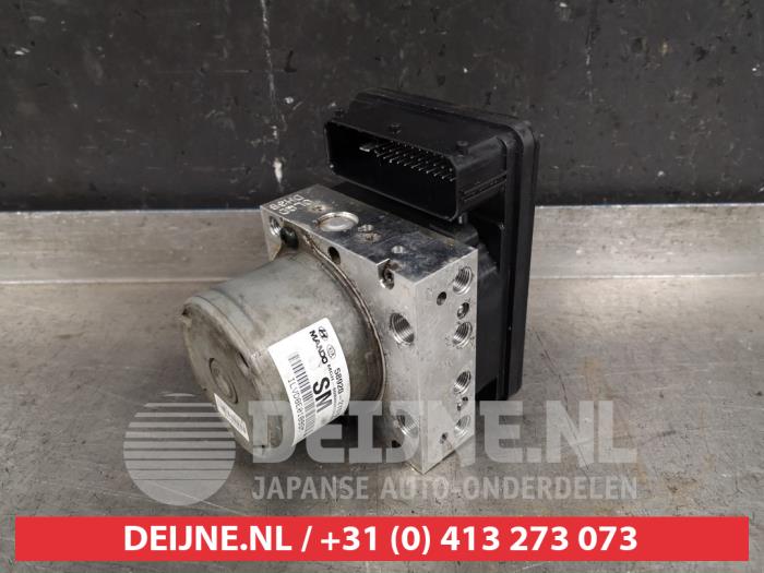 Usagé Pompe ABS Hyundai iX35 (LM) 1.7 CRDi 16V Prix € 150,00 Règlement à la marge proposé par V.Deijne Jap.Auto-onderdelen BV