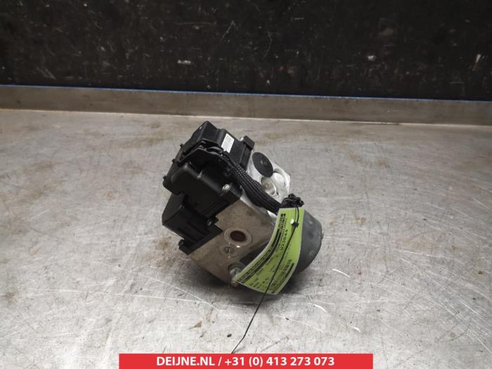 Begagnade ABS-pump Mazda MX-5 (NB18/35/8C) 1.8i 16V SV-T Pris € 50,00 Marginaltabell erbjuds av V.Deijne Jap.Auto-onderdelen BV