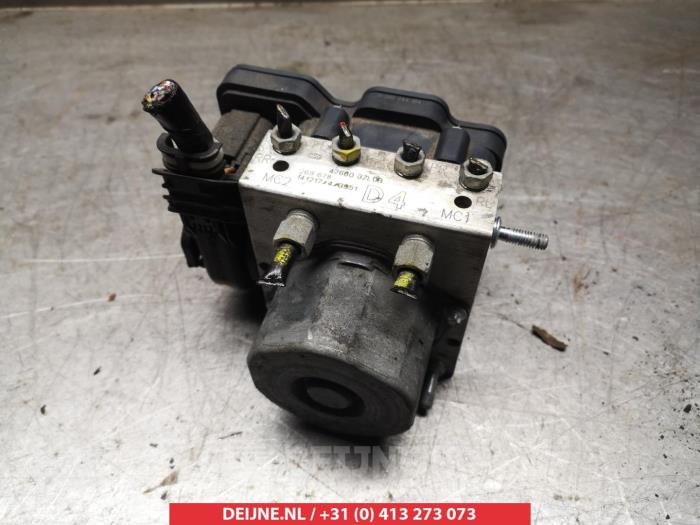 Usagé Pompe ABS Nissan Pulsar (C13) 1.2 DIG-T 16V Prix € 75,00 Règlement à la marge proposé par V.Deijne Jap.Auto-onderdelen BV