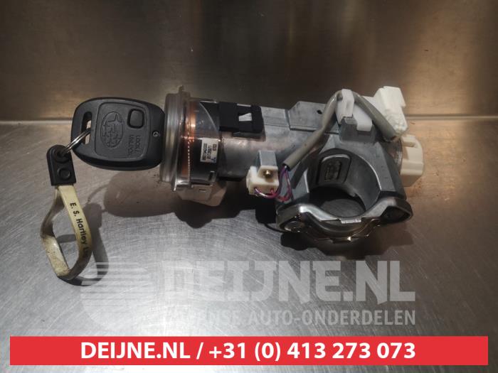 Używane Stacyjka + Kluczyk Subaru Legacy Touring Wagon (BP) 2.0 R 16V Cena € 35,00 Procedura marży oferowane przez V.Deijne Jap.Auto-onderdelen BV