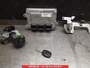 Used Ignition lock + key Honda Insight (ZE2) 1.3 16V VTEC Price on request offered by V.Deijne Jap.Auto-onderdelen BV