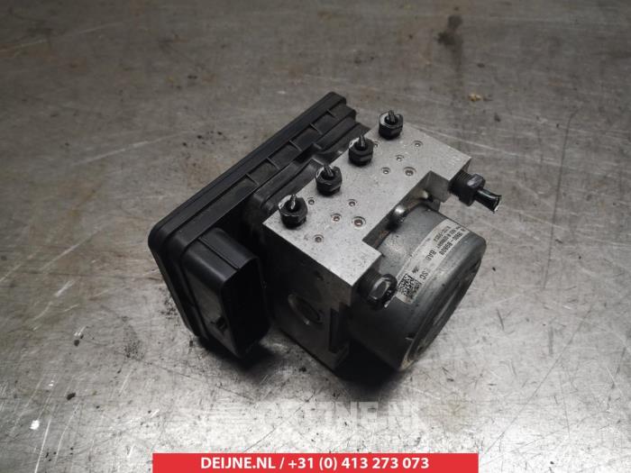 Begagnade ABS-pump Hyundai i10 (B5) 1.0 12V Pris € 100,00 Marginaltabell erbjuds av V.Deijne Jap.Auto-onderdelen BV