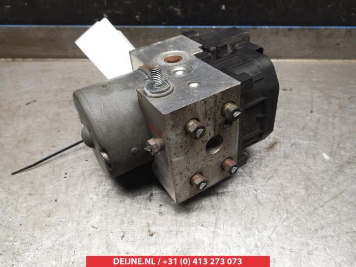 Używane Pompa ABS Mazda MX-5 (NB18/35/8C) 1.8i 16V SV-T Cena € 50,00 Procedura marży oferowane przez V.Deijne Jap.Auto-onderdelen BV