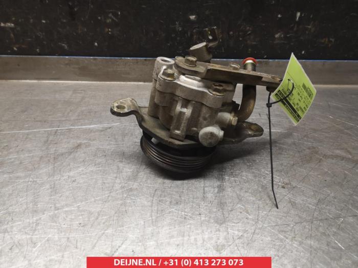 Usagé Pompe direction assistée Nissan Micra (K11) 1.4 16V Prix € 35,00 Règlement à la marge proposé par V.Deijne Jap.Auto-onderdelen BV
