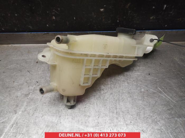 Expansion vessel from a Toyota Auris Touring Sports (E18) 1.4 D-4D-F 16V 2014