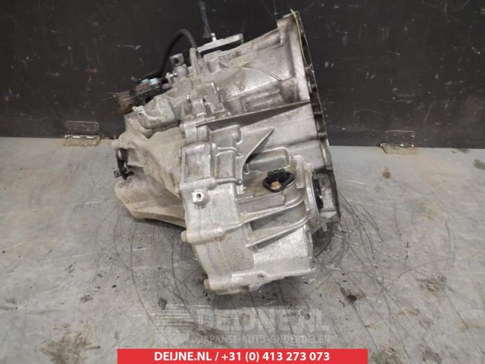 Gearbox from a Nissan Qashqai (J10) 2.0 dCi 2011