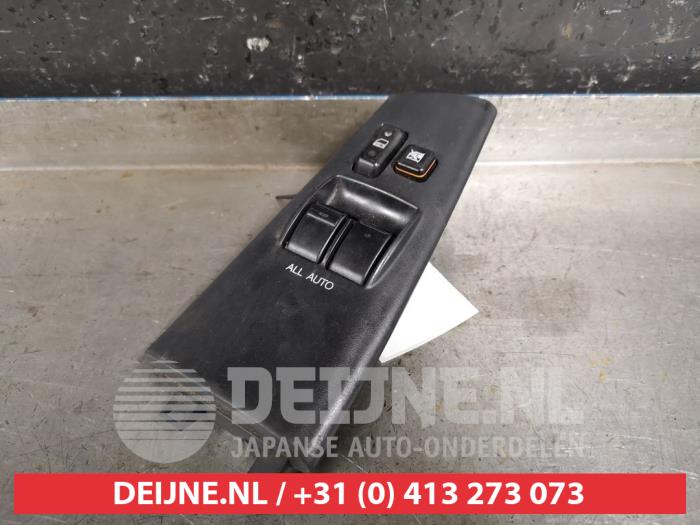 Usados Interruptor combinado de ventanillas Toyota Corolla Wagon (E12) 1.6 16V VVT-i Precio € 25,00 Norma de margen ofrecido por V.Deijne Jap.Auto-onderdelen BV