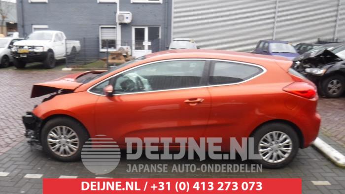Usados Ventanilla triangular izquierda delante Kia Pro cee'd (JDB3) 1.6 GDI 16V Precio € 35,00 Norma de margen ofrecido por V.Deijne Jap.Auto-onderdelen BV