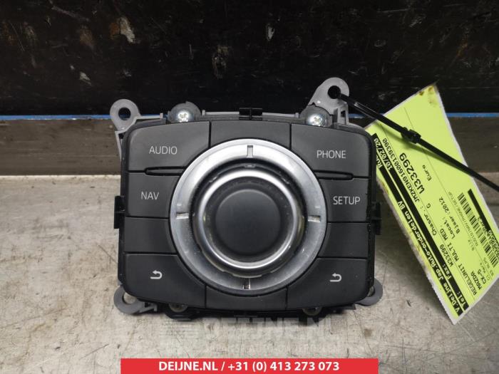 Begagnade Kontrollenhet, multimedia Mazda CX-5 I (KE,GH) 2.2 Skyactiv D 150 16V 4WD Pris € 75,00 Marginaltabell erbjuds av V.Deijne Jap.Auto-onderdelen BV