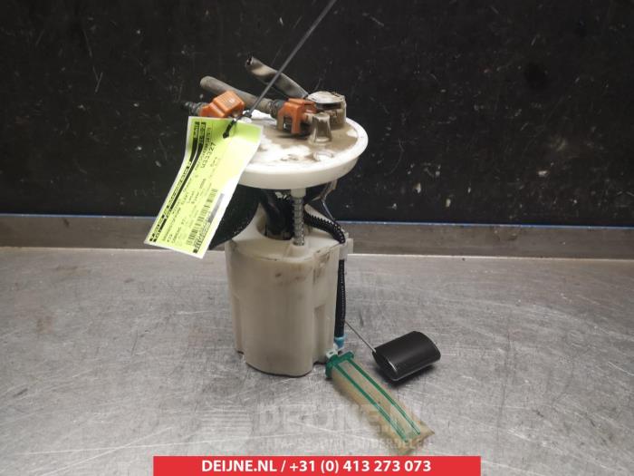 Usagé Pompe à carburant Kia Carens III (FG) 2.0 CRDI VGT 16V Prix € 50,00 Règlement à la marge proposé par V.Deijne Jap.Auto-onderdelen BV