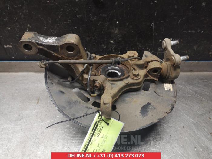 Knuckle, front left from a Kia Sportage (QL) 1.7 CRDi 115 16V 4x2 2017