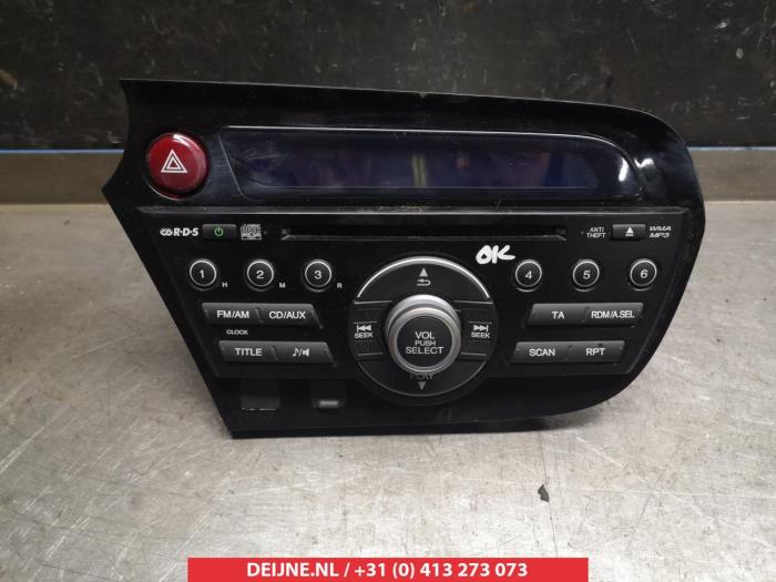Używane Radio Honda Insight (ZE2) 1.3 16V VTEC Cena € 50,00 Procedura marży oferowane przez V.Deijne Jap.Auto-onderdelen BV