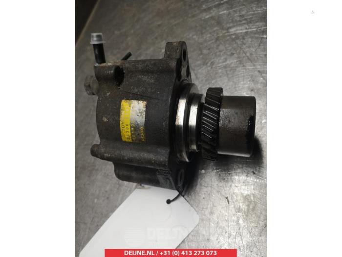 Vacuum pump (diesel) from a Toyota Hilux 2016
