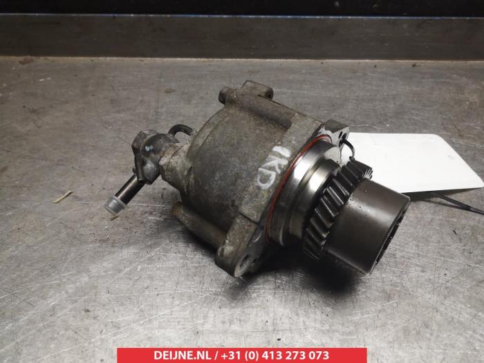 Vacuum pump (diesel) from a Toyota Hilux 2016
