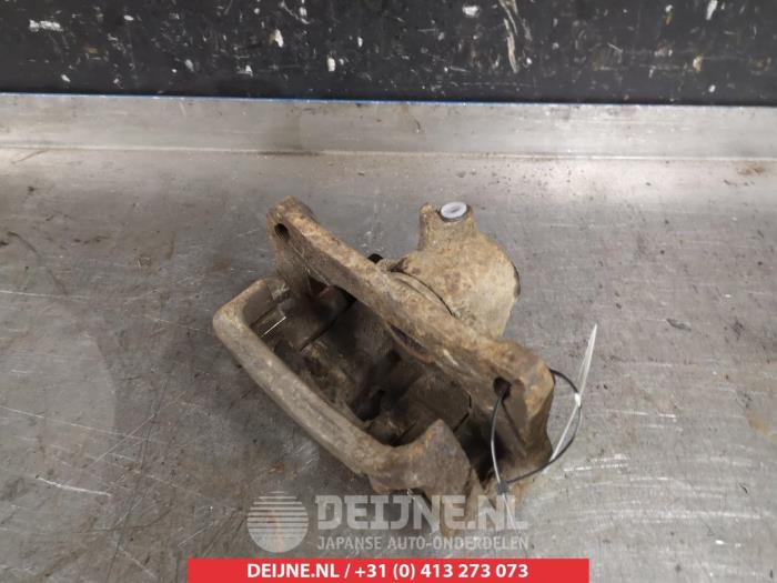 Usagé Etrier de frein arrière gauche Toyota Land Cruiser 90 (J9) 3.0 D-4D 16V Prix € 25,00 Règlement à la marge proposé par V.Deijne Jap.Auto-onderdelen BV