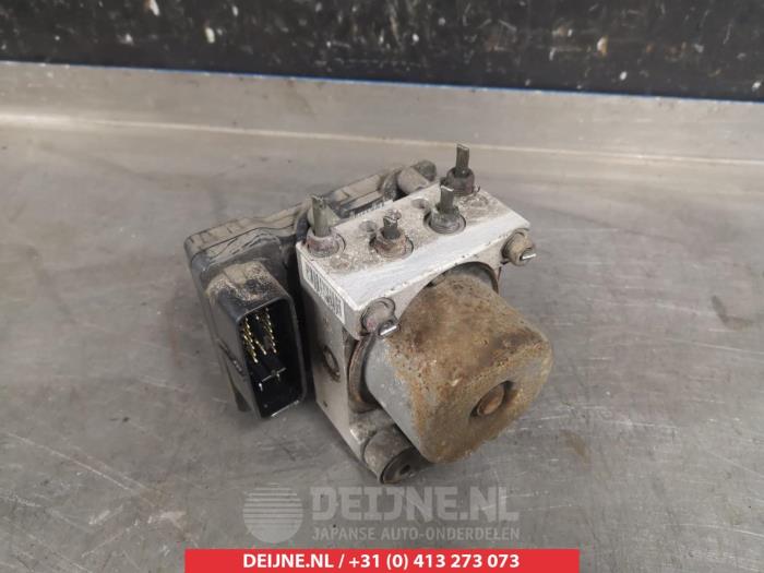 Begagnade ABS-pump Mitsubishi Outlander (CU) 2.0 16V 4x2 Pris € 50,00 Marginaltabell erbjuds av V.Deijne Jap.Auto-onderdelen BV