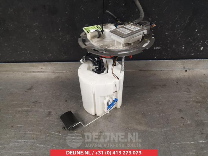Electric fuel pump from a Hyundai i30 (PDEB5/PDEBB/PDEBD/PDEBE) 1.6 CRDi 16V VGT 2017