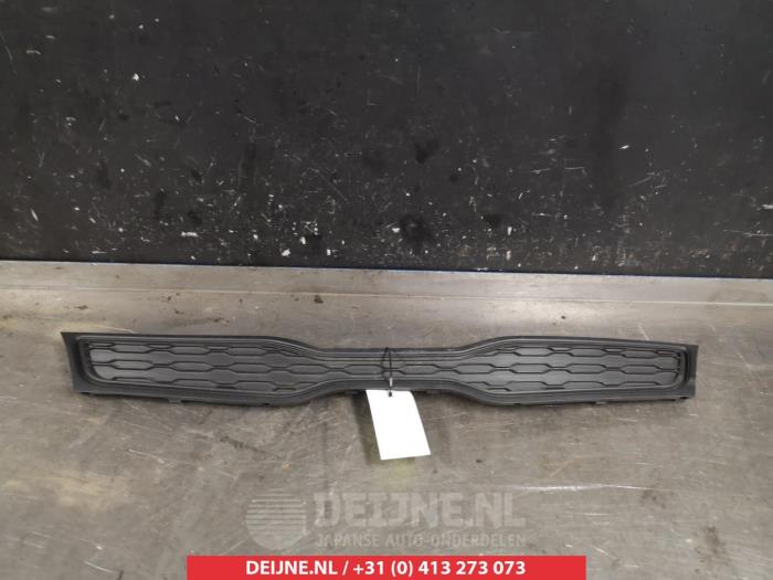 Używane Grill Kia Rio III (UB) 1.1 CRDi VGT 12V Cena € 40,00 Procedura marży oferowane przez V.Deijne Jap.Auto-onderdelen BV