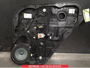 Używane Mechanizm szyby prawej tylnej wersja 4-drzwiowa Kia Sportage (QL) 1.6 GDI 16V 4x2 Cena na żądanie oferowane przez V.Deijne Jap.Auto-onderdelen BV