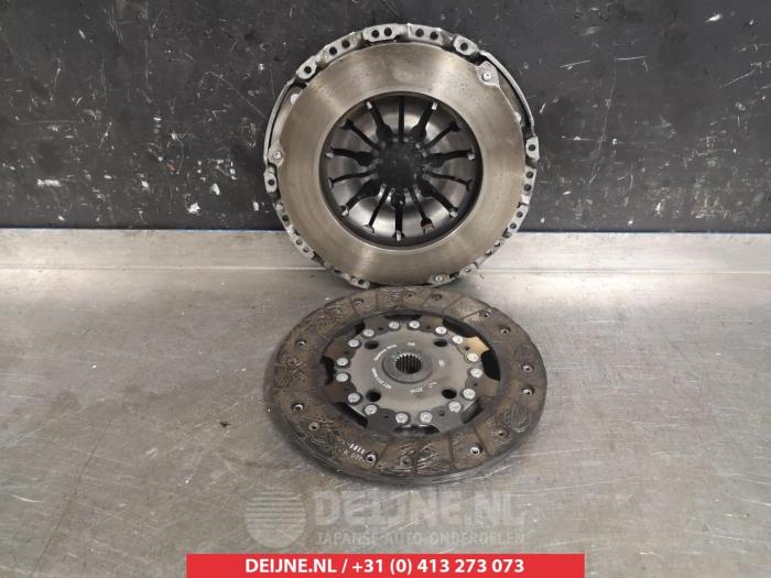 Usagé Kit embrayage (complet) Nissan Qashqai Prix € 50,00 Règlement à la marge proposé par V.Deijne Jap.Auto-onderdelen BV