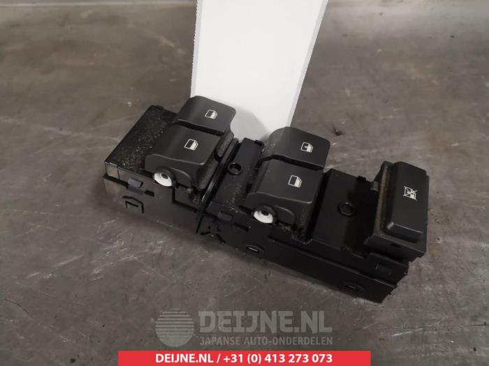 Usados Interruptor combinado de ventanillas Hyundai i30 Wagon (PDEF) 1.6 CRDi 16V VGT Precio € 75,00 Norma de margen ofrecido por V.Deijne Jap.Auto-onderdelen BV