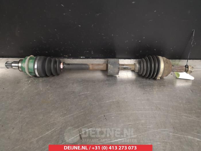 Gebrauchte Antriebswelle links vorne Daihatsu Sirion 2 (M3) 1.3 16V DVVT Preis € 35,00 Margenregelung angeboten von V.Deijne Jap.Auto-onderdelen BV