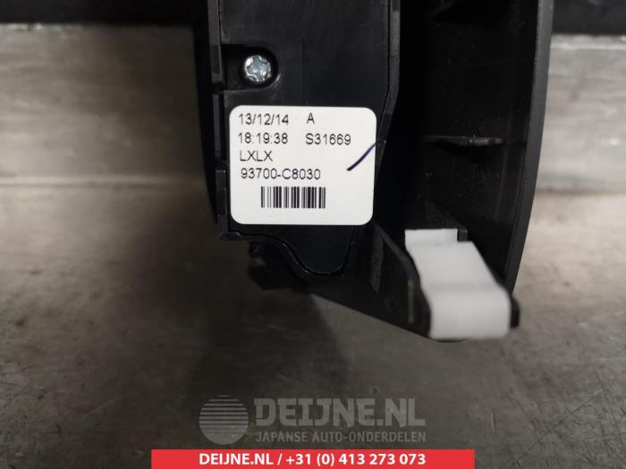 Seat belt reminder module from a Hyundai i20 (GBB) 1.2i 16V 2015