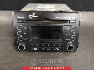 Używane Radio Kia Sorento II (XM) 2.2 CRDi 16V VGT 4x2 Cena na żądanie oferowane przez V.Deijne Jap.Auto-onderdelen BV