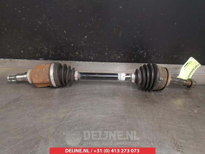 Gebrauchte Antriebswelle links vorne Toyota Yaris II (P9) 1.4 D-4D Preis € 35,00 Margenregelung angeboten von V.Deijne Jap.Auto-onderdelen BV